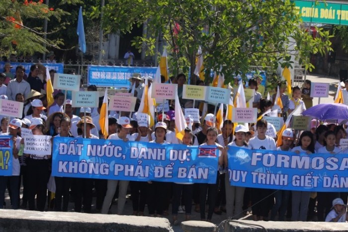 Thế nào là biểu tình hợp pháp? – Luật Việt Phong | Công ty Luật uy tín