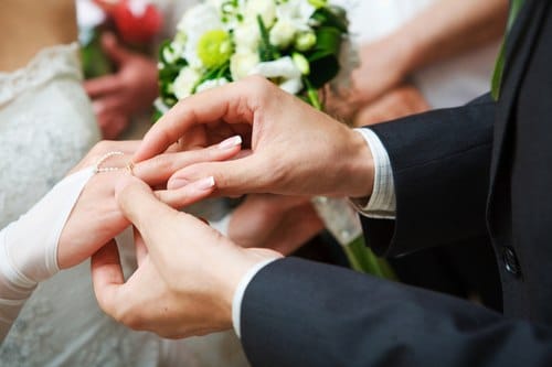 Tội cưỡng ép kết hôn hoặc cản trở hôn nhân tự nguyện, tiến bộ - Luật Việt  Phong | Công ty Luật uy tín
