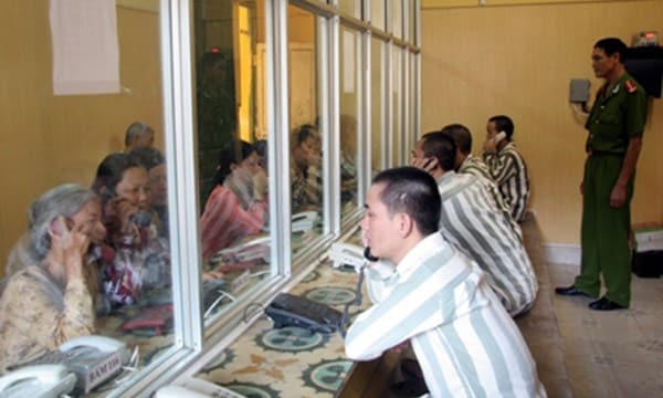 Quy Định Về Việc Gặp Gỡ, Thăm Hỏi Nhân Thân Đang Bị Tạm Giam - Luật Việt  Phong | Công Ty Luật Uy Tín